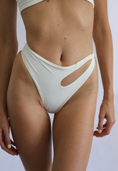 Sandy Cheeks Reversible Thong Cut Out Bikini Bottoms - Marble Drift / Ivory